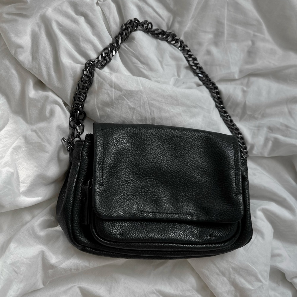 Black vegan leather shoulder bag with chain strap Zara🖤
